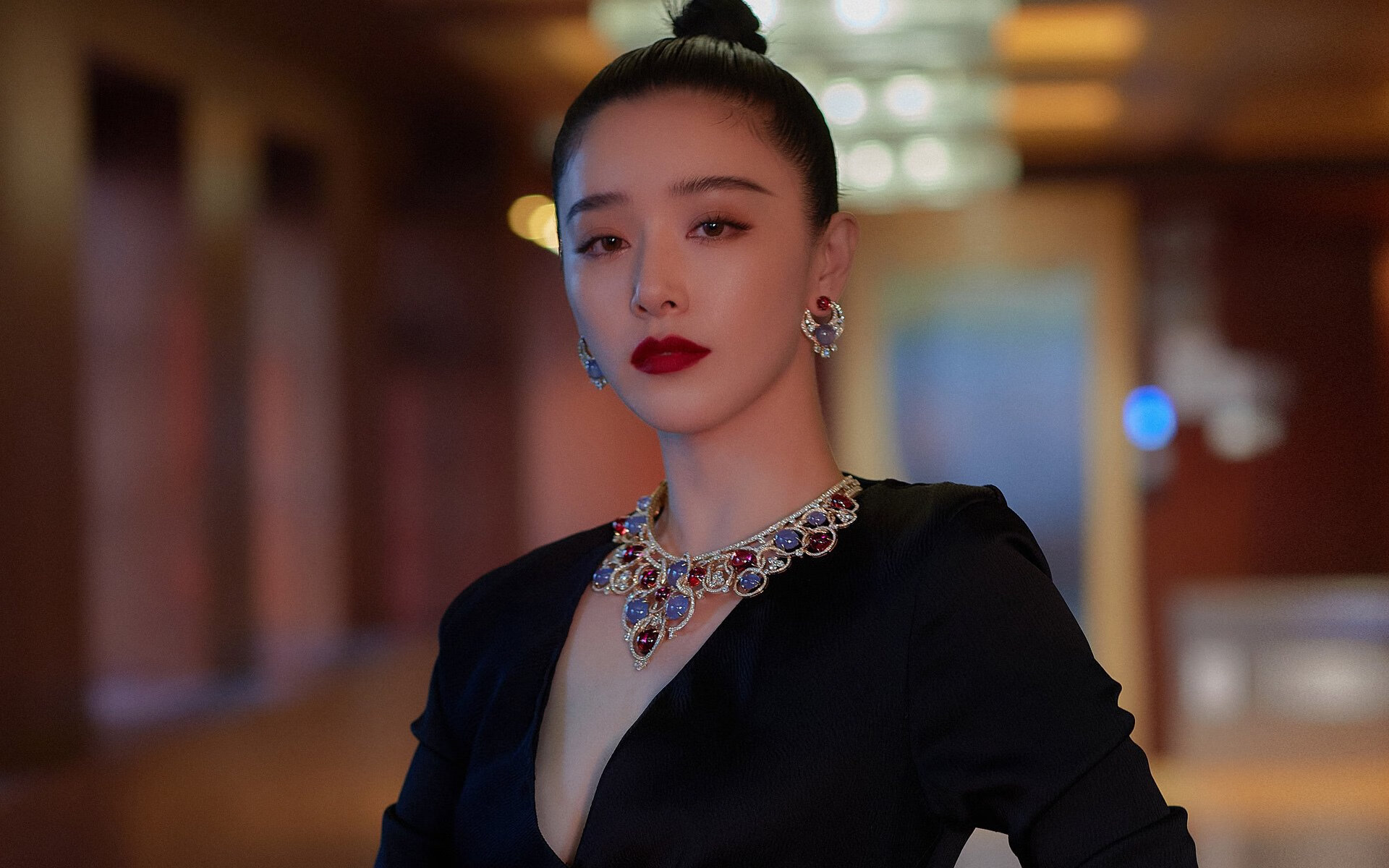 国家队中场组织长期依赖老将，国家队中场球员